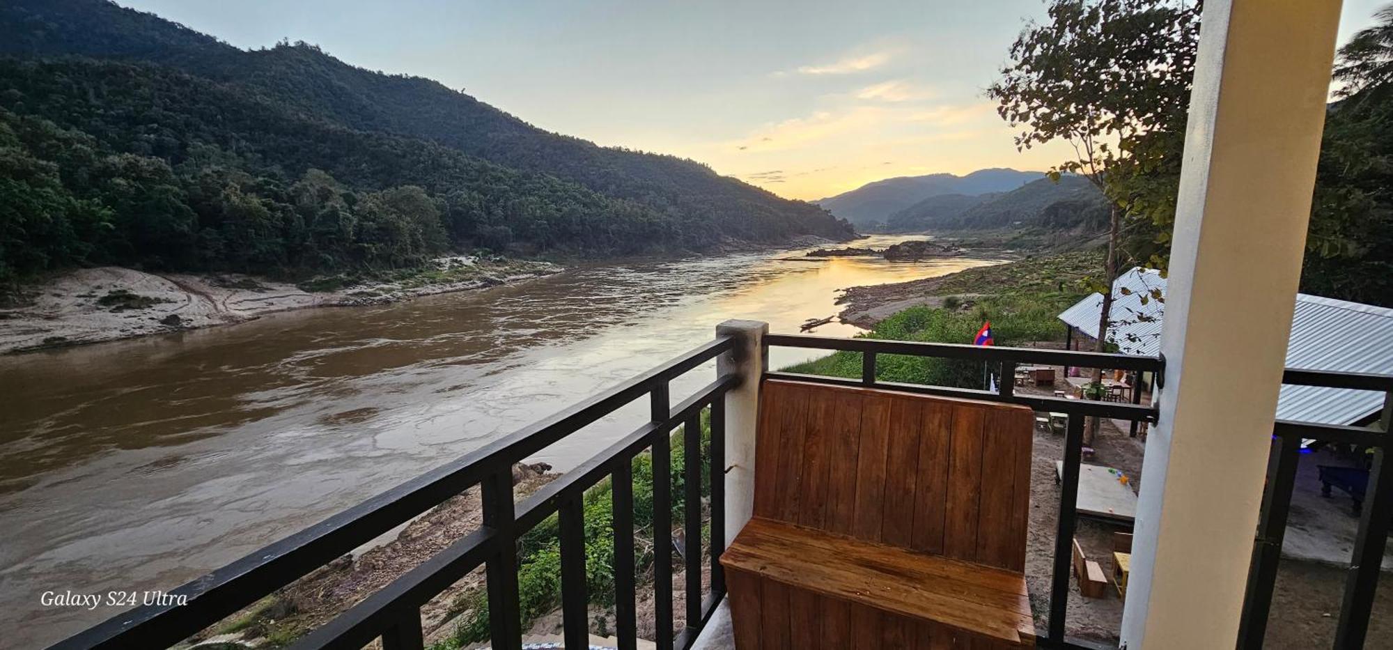 Inn Riverside Hostel Pb Muang Pakbèng Eksteriør bilde