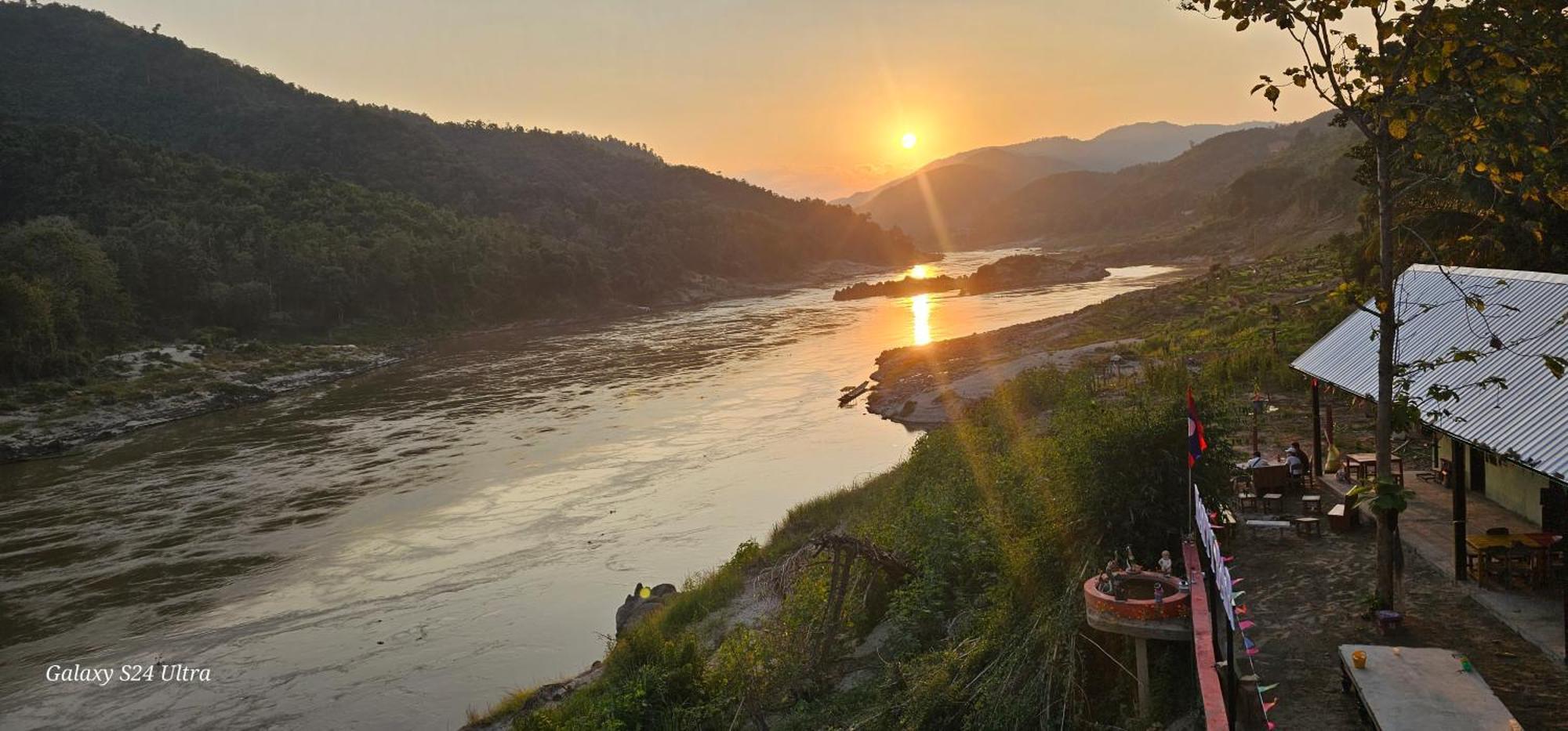 Inn Riverside Hostel Pb Muang Pakbèng Eksteriør bilde