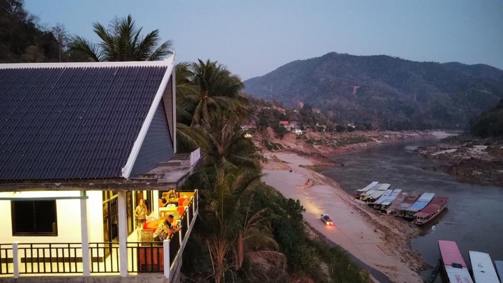 Inn Riverside Hostel Pb Muang Pakbèng Eksteriør bilde