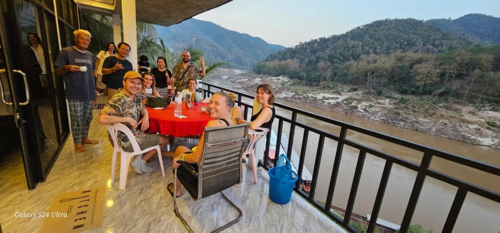 Inn Riverside Hostel Pb Muang Pakbèng Eksteriør bilde