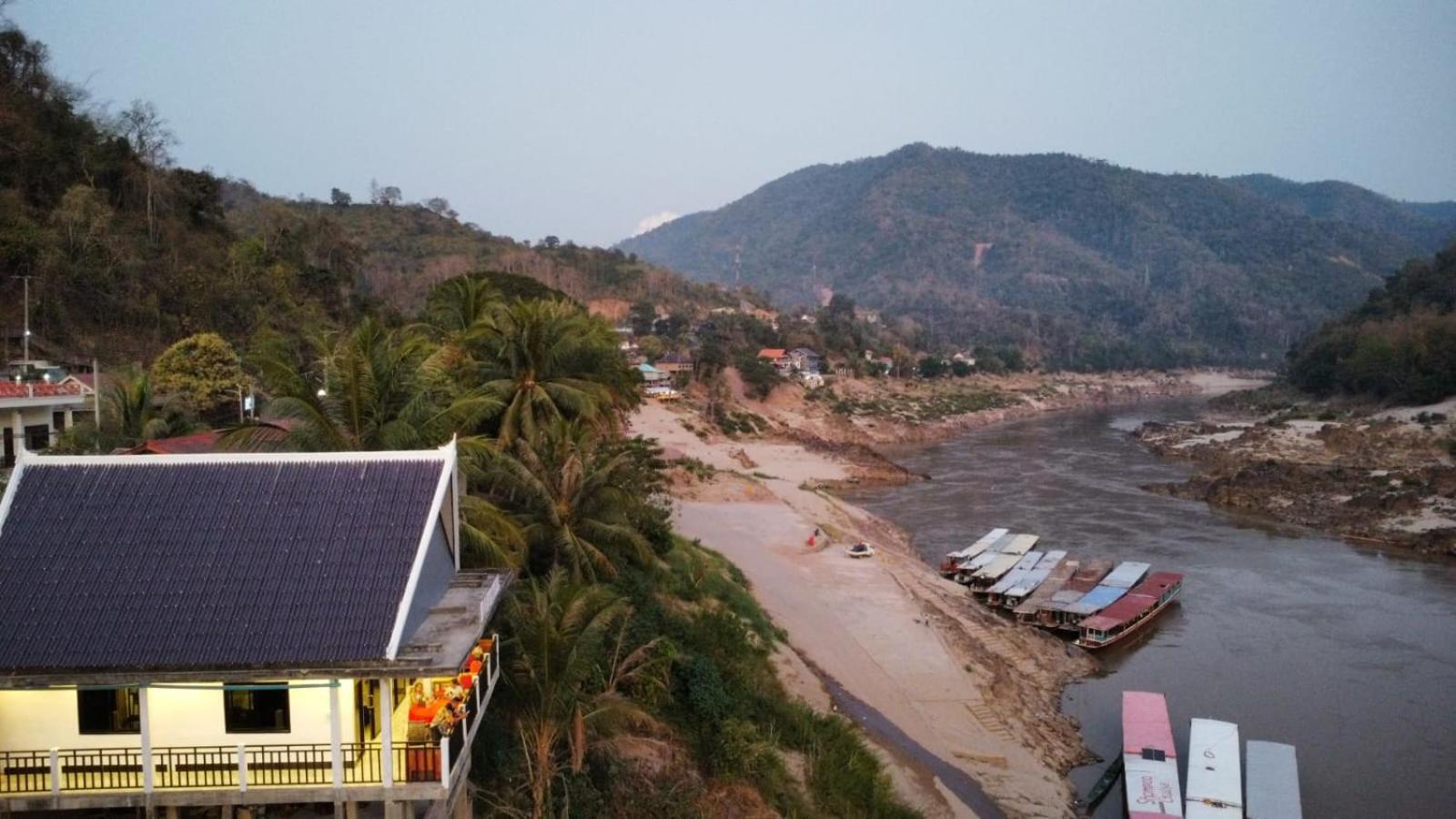 Inn Riverside Hostel Pb Muang Pakbèng Eksteriør bilde